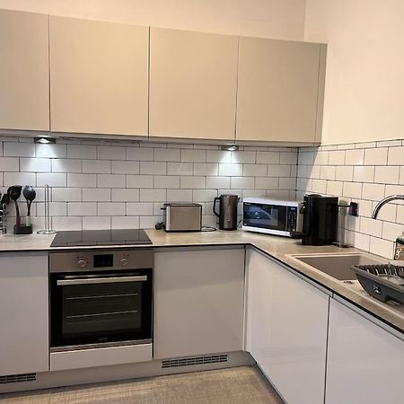 Modern Apartment Within Historic Chester City Walls ภายนอก รูปภาพ