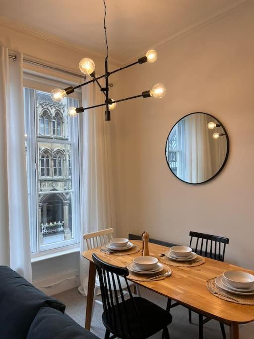 Modern Apartment Within Historic Chester City Walls ภายนอก รูปภาพ