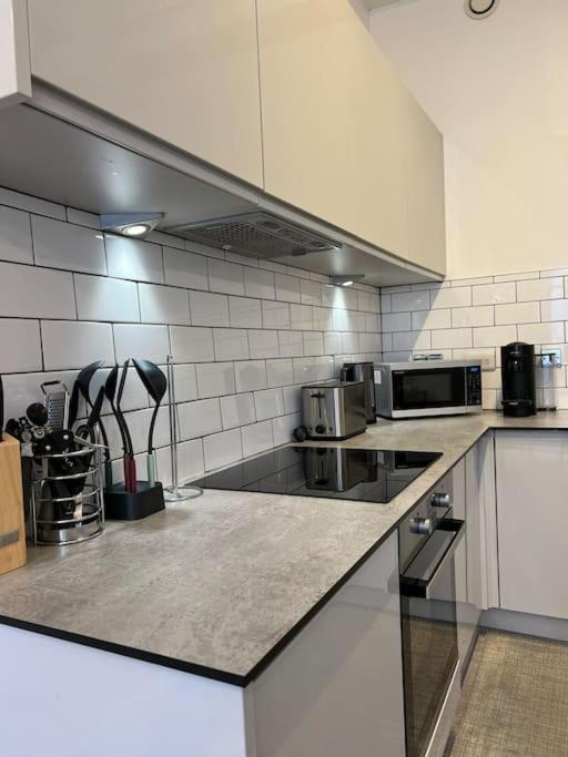 Modern Apartment Within Historic Chester City Walls ภายนอก รูปภาพ