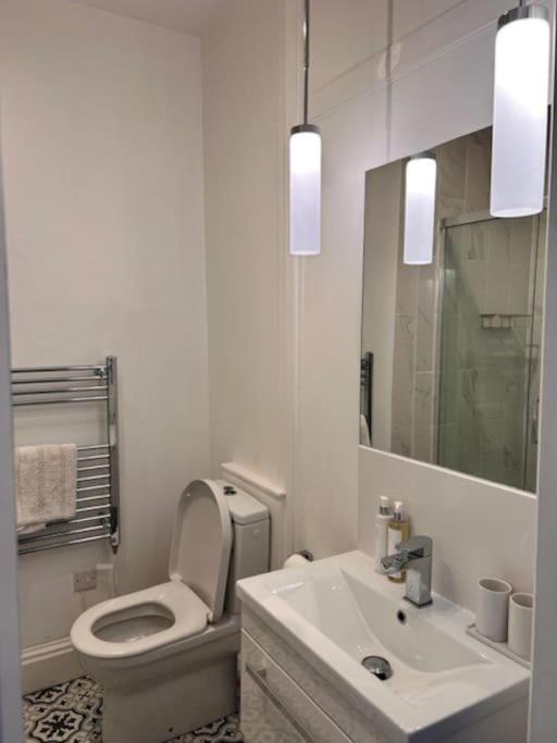 Modern Apartment Within Historic Chester City Walls ภายนอก รูปภาพ